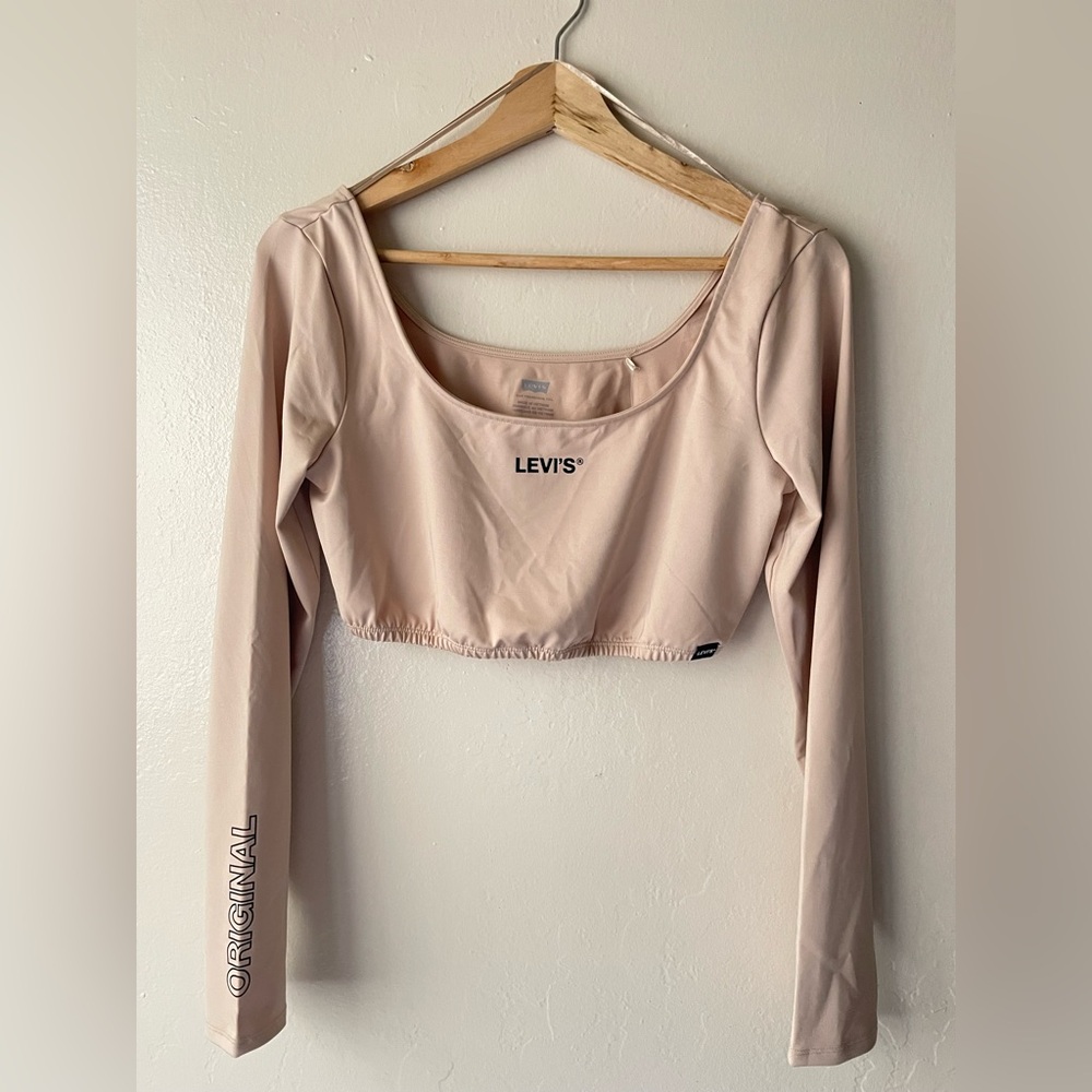 Levi’s beige scoop neck long sleeve Cropped top